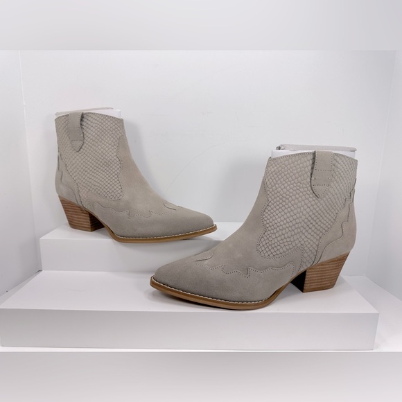 NEW - Matisse Genuine Suede Leather Ankle Boots  -  Daphne -  Dove Grey - Size 9 - Picture 2 of 10